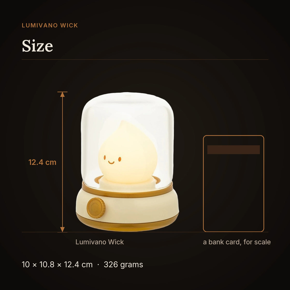 A size card on the dark brand ground: the Wick photographed to scale next to the drawn outline of a bank card, with an arrow marking its height of 12.4 cm. Below it the full size, 10 by 10.8 by 12.4 cm, and a weight of 326 grams.